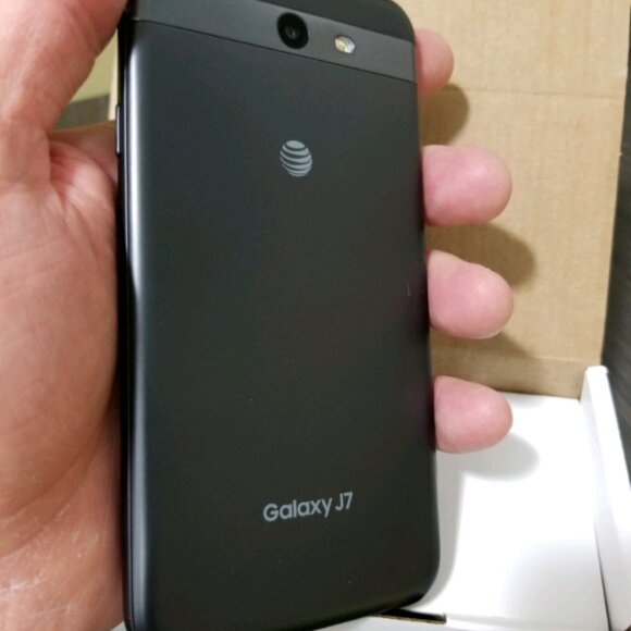 Samsung Galaxy J7 16GB Unlocked. In good condition !!! - Picture 4 of 5